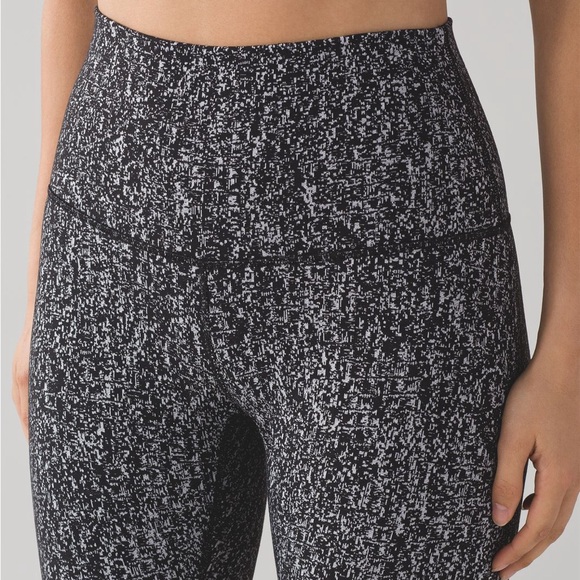 Lululemon EUC Wunder Under Pant (Hi-Rise)
Luon Suited Jacquard Black White - Picture 14 of 14